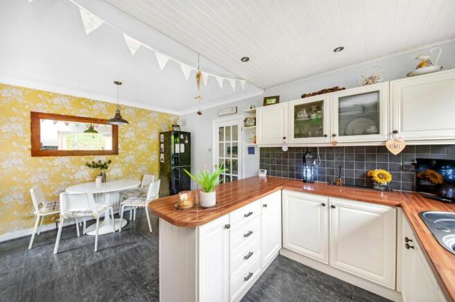 KITCHEN DINER