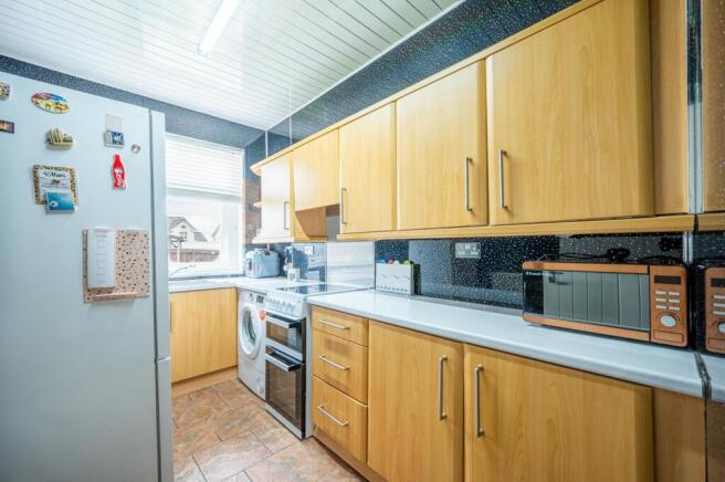 Kitchen (2).jpg