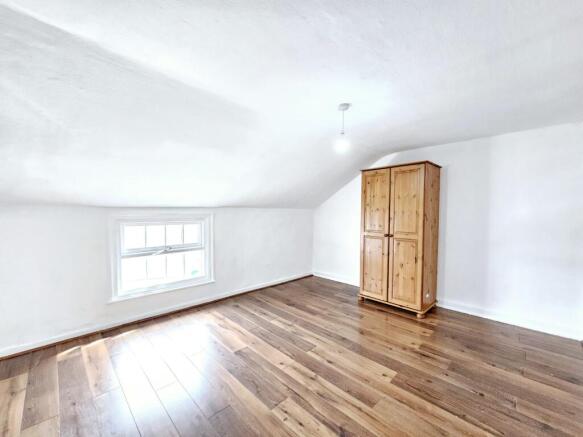 3 bed Terraced for sale Image 10