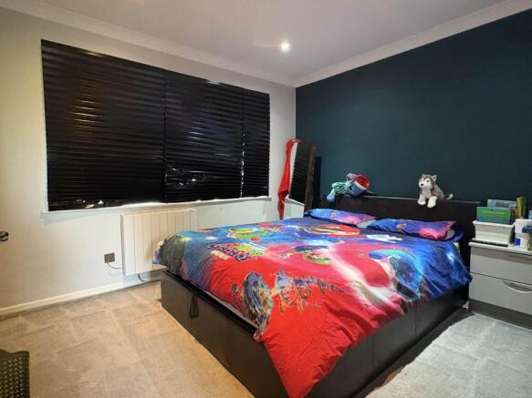 4 bed Semi-Detached for sale Image 12
