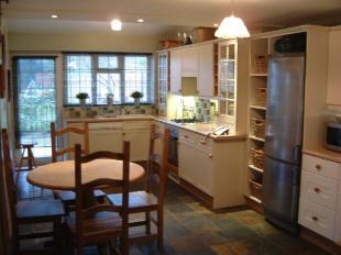 KITCHEN/BREAKFAST