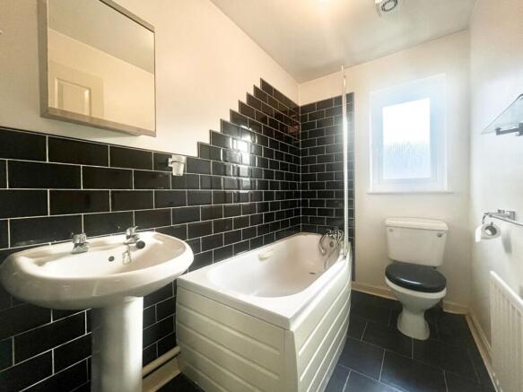 2 bed Semi-Detached to rent Image 7