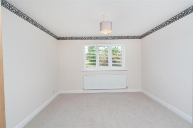 4 bed Detached Bungalow for sale Image 12