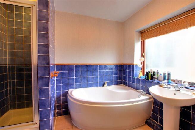 Ensuite to Bed 2