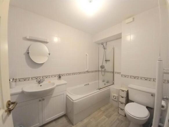 17 Ocean Park Bathroom.jpg
