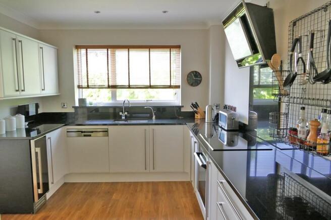 Kitchen/Breakfast...