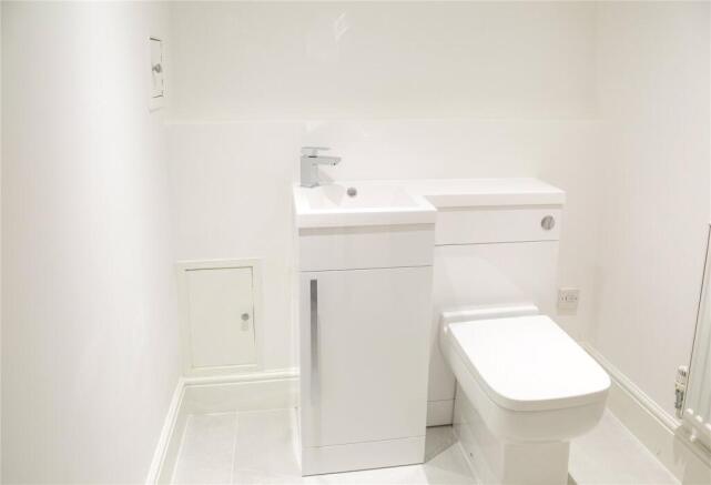 5 bed House for sale Image 7