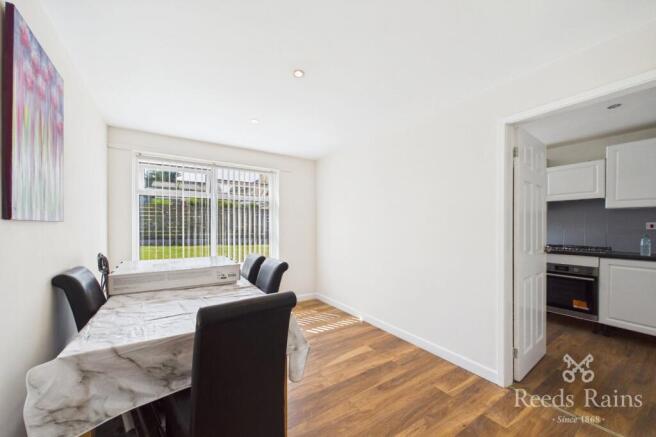 4 bed Detached for sale Image 5
