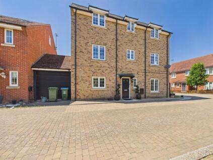 Lewis Close, Buckingham Park, Aylesbury