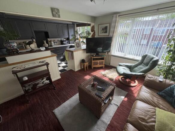 2 bed Flat for sale Image 6