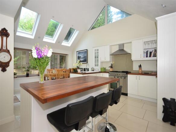 Kitchen / Breakfast Area