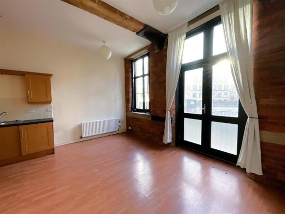OPEN PLAN LOUNGE