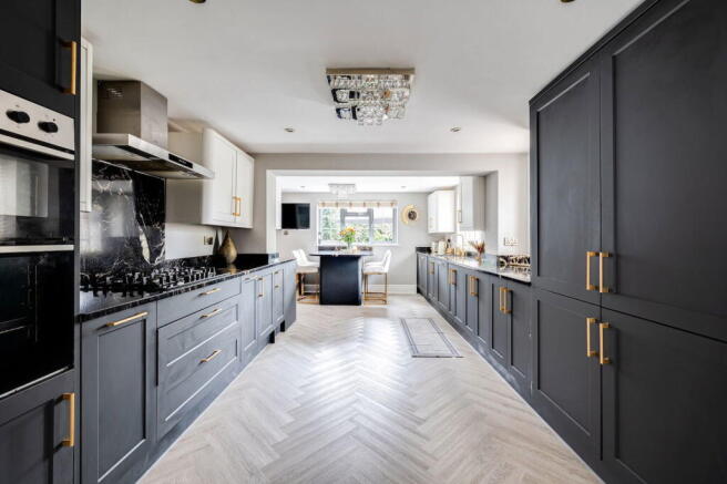 Edge of Tarporley with 5 acres photo 4