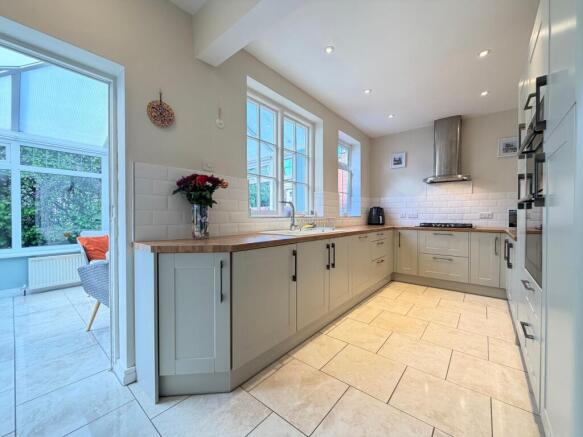 4 bed Semi-Detached for sale Image 6