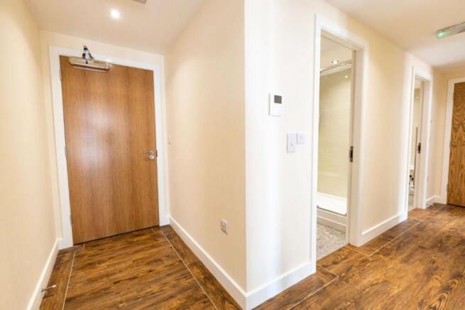2 bed Apartment to rent Image 5