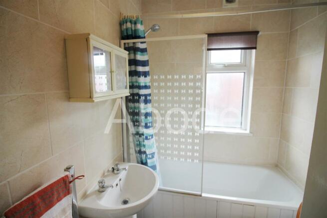 5 bed House to rent Image 11