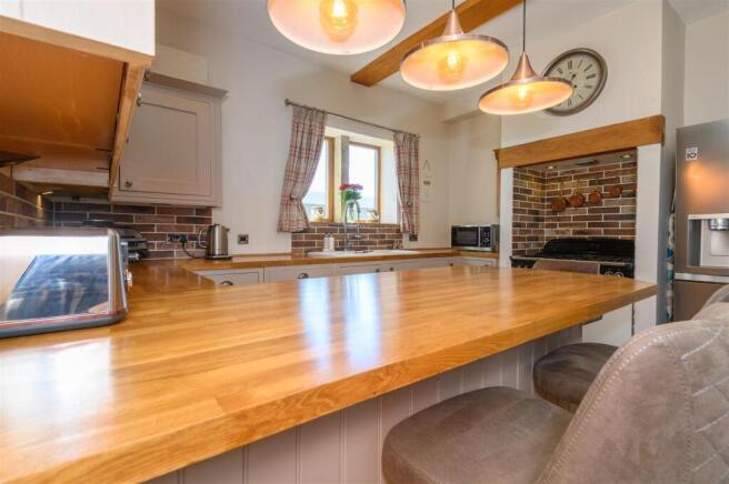 4 bed House for sale Image 12