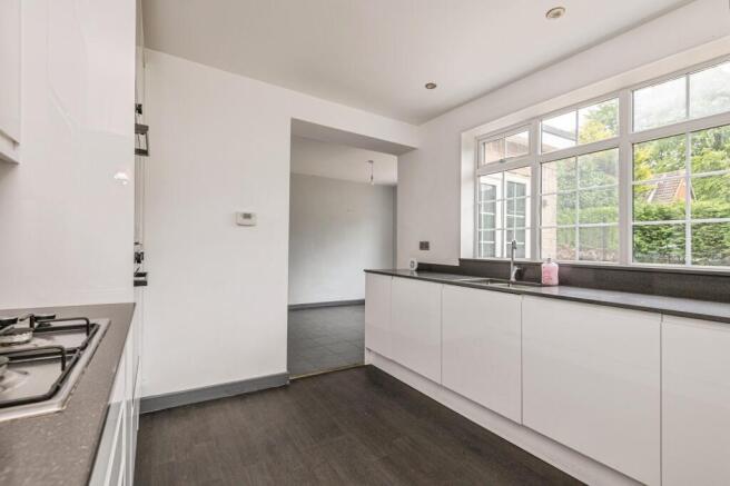 4 bed Detached for sale Image 7