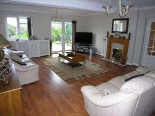 LOUNGE:
