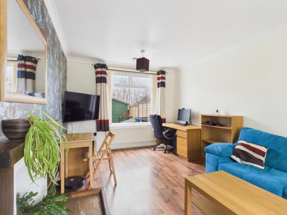 CAM03729G0-PR0240-STILL002