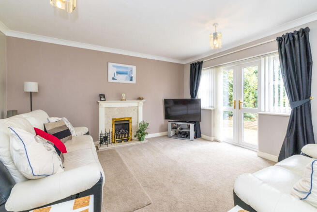 5 bed Detached for sale Image 7