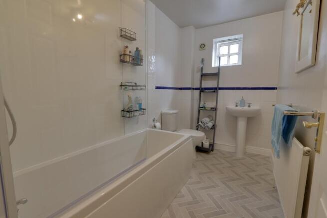 2 bed Flat to rent Image 10