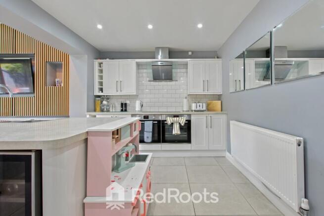 3 bed Semi-Detached for sale Image 8