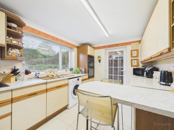 CAM02136G0-PR0494-STILL008