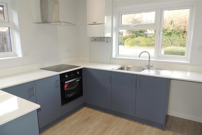 NEWLY FITTED KITCHEN