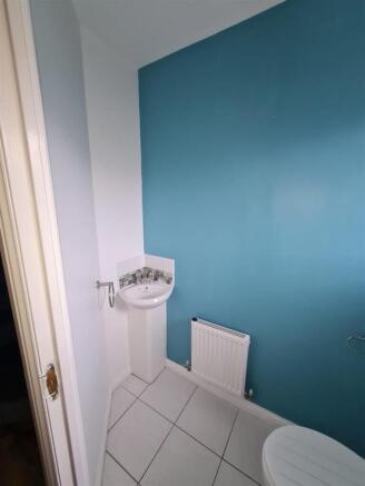 2 BarrCrescent Cloakroom.jpg