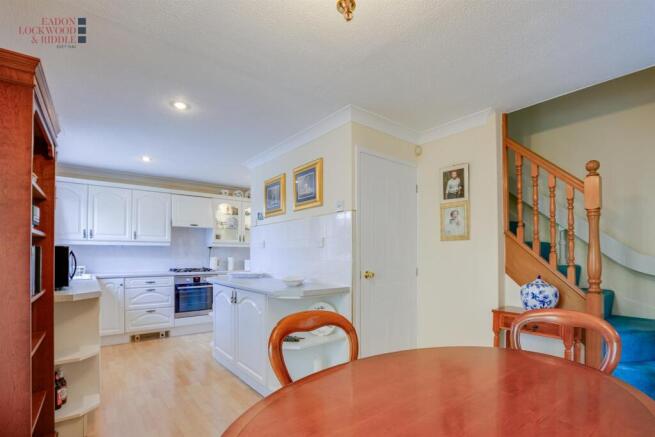 3 bed House for sale Image 4