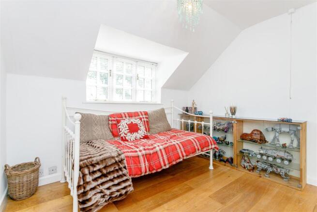 8342819-interior34.jpg