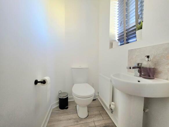 3 bed Semi-Detached for sale Image 6