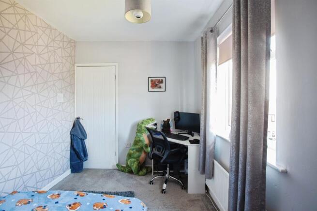 4 bed Semi-Detached for sale Image 12