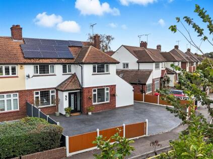 Pine Drive, Ingatestone