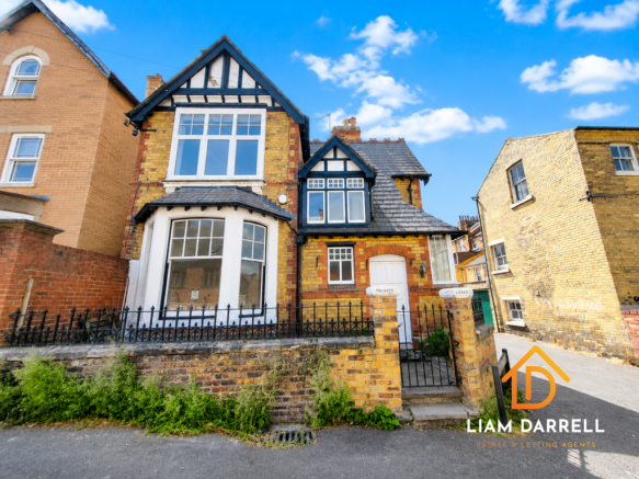 3 bed Detached for sale in scarborough