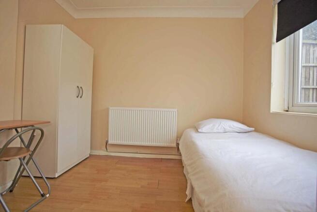 66HuxleyRd_Room04_03.jpg