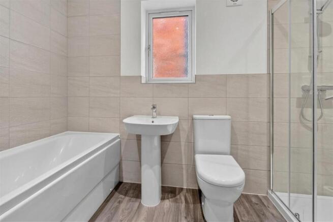 5 bed Detached for sale Image 10