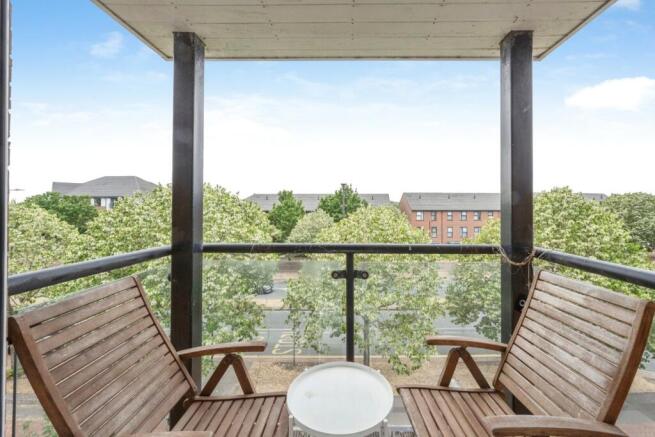 2 bed Flat for sale Image 4