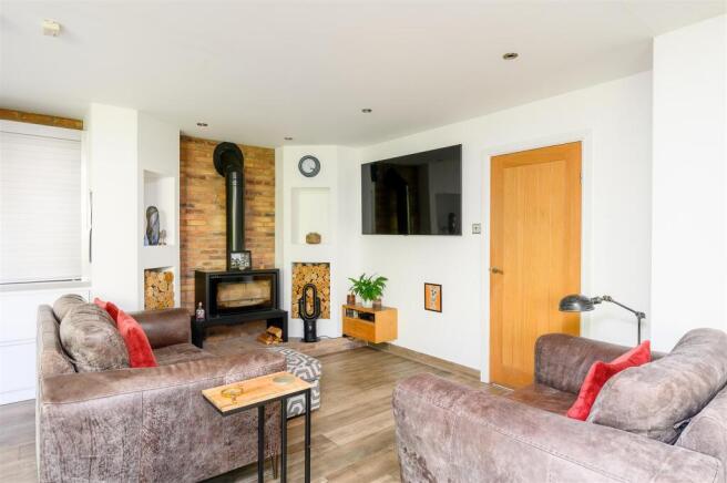 4 bed Detached for sale Image 5