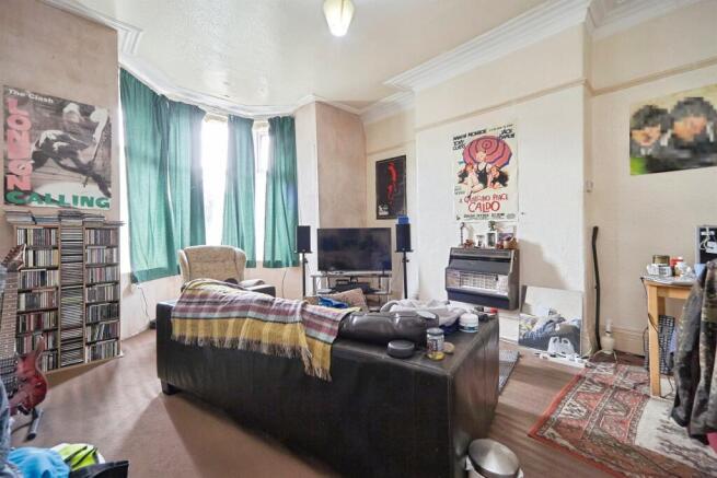 3 bed Apartment for sale Image 7