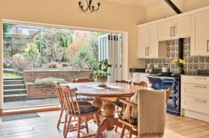 1, Ferndale Gardens, Ferndale, Royal Tunbridge Wells TN2 3RL