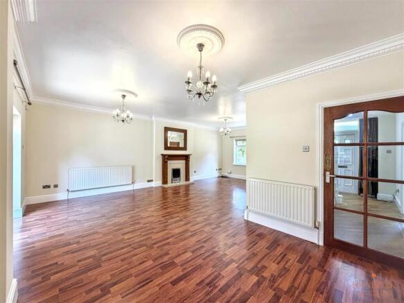 4 bed Detached for sale Image 4