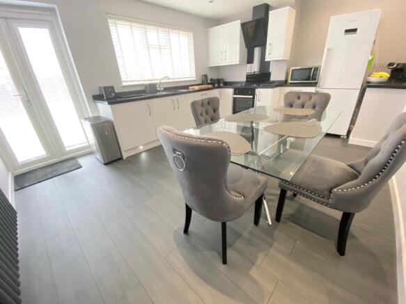 Kitchen/ Dining Room