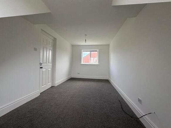 3 bed House to rent Image 8