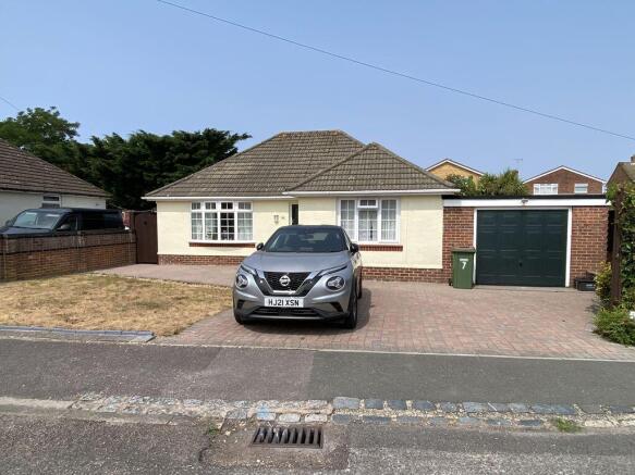 3-bed detached on Nursery Grove, Hedge End, SO30, £450,000