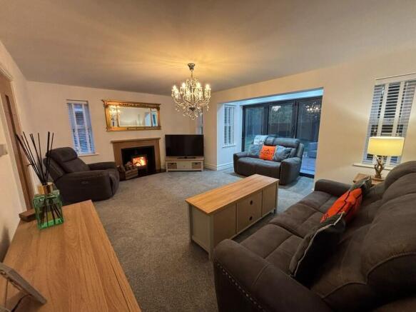 4 bed Detached for sale Image 6