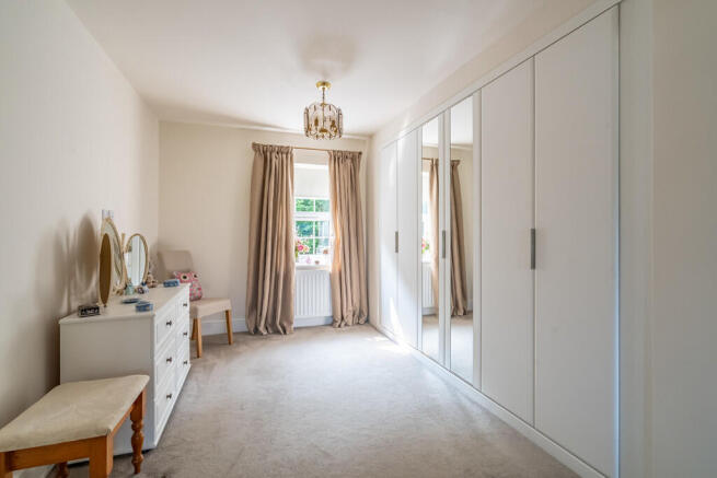 4 bed Detached for sale Image 11