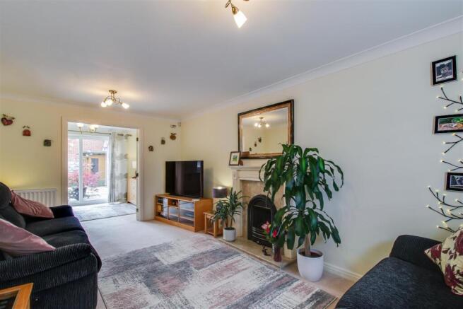 5 bed Detached for sale Image 4