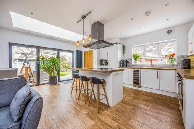 37 Maple Drive, Denmead-Small-PorticoMarketing-Ard